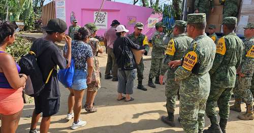 Activan puente aéreo y terrestre para rescatar a turistas y residentes