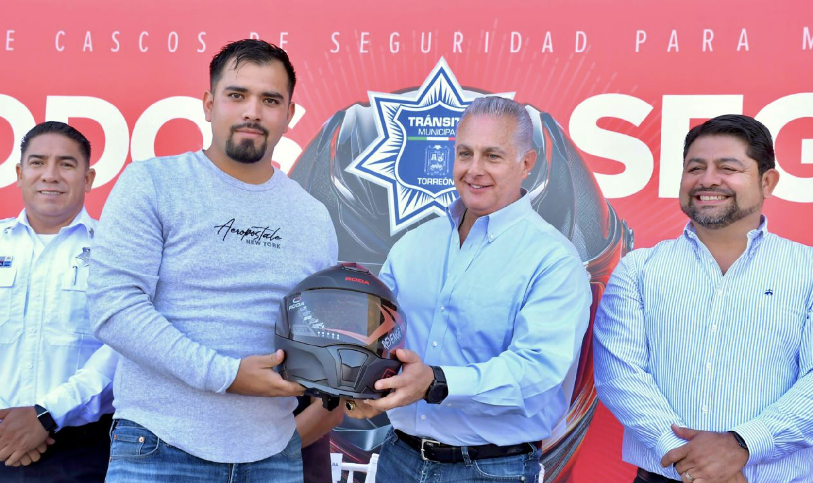 Regalan cascos a 250 motociclistas de Torreón