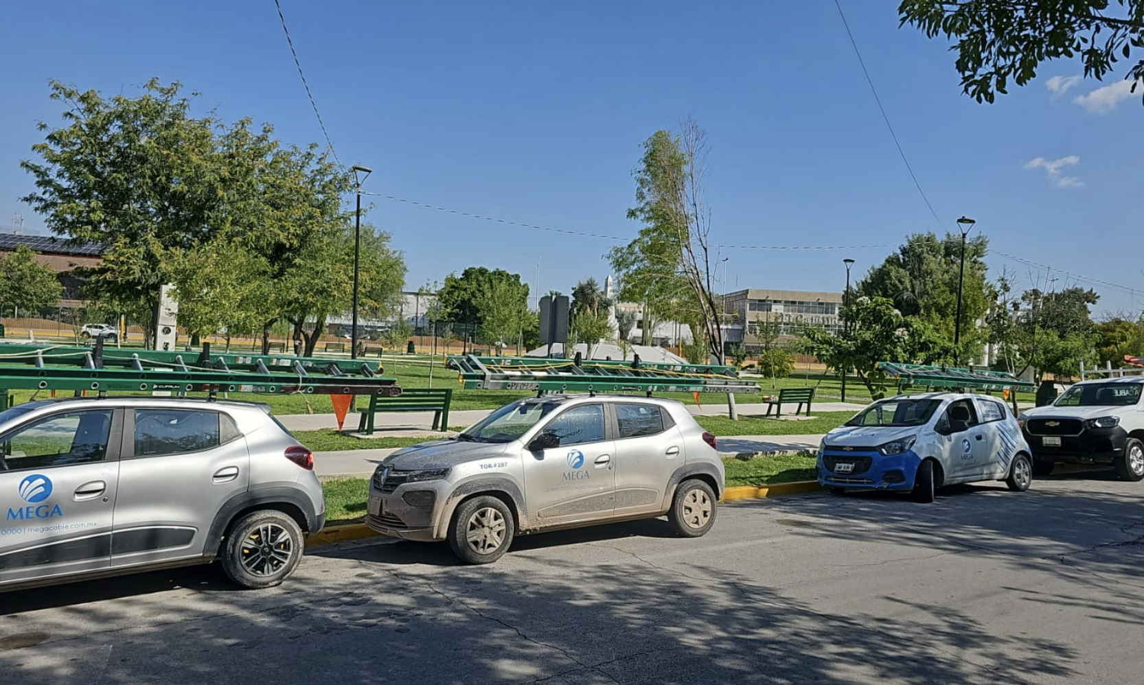 Inician labores de ordenamiento de cableado en Torreón Jardín