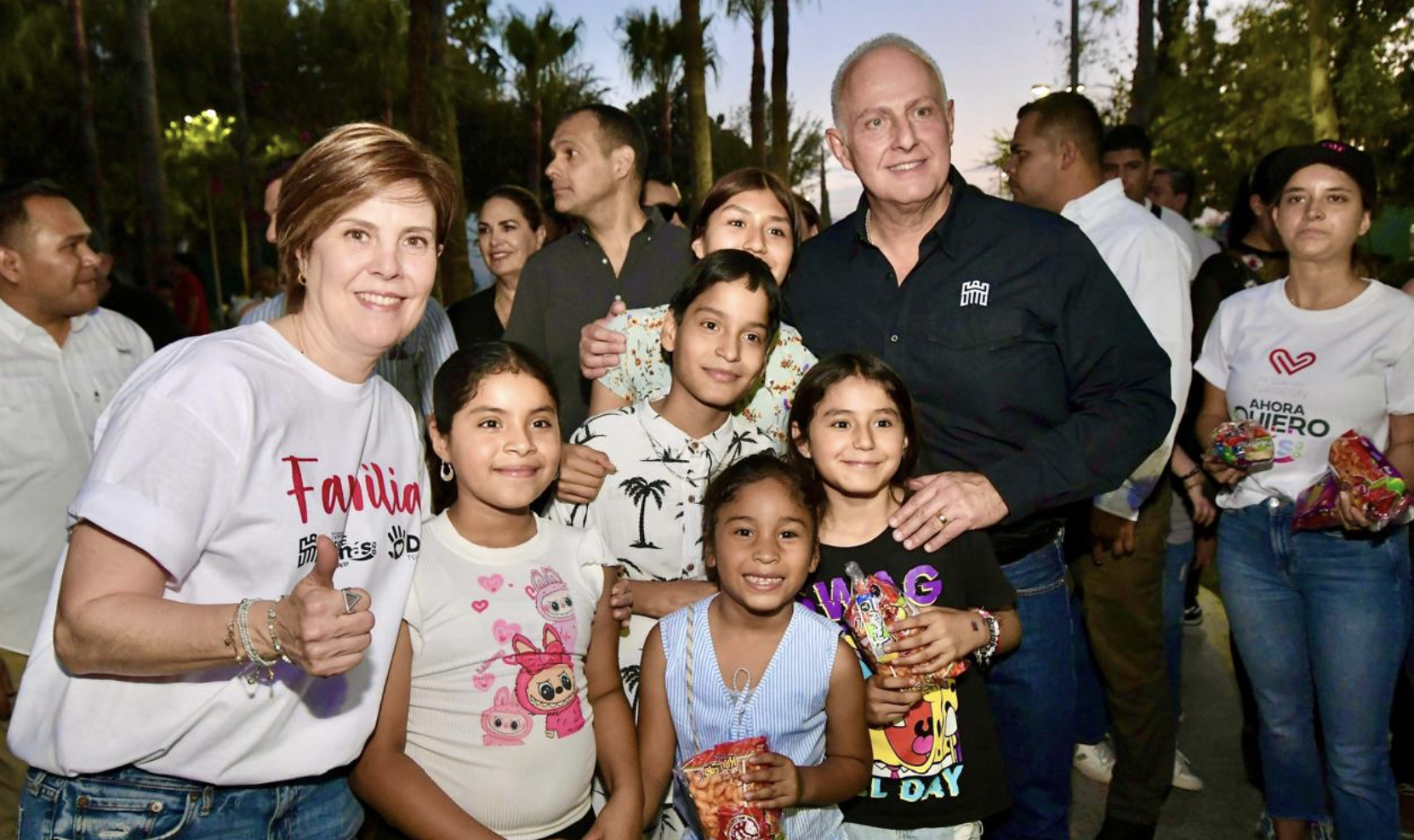 Celebra Román Cepeda a los niños ante más de 10 mil personas en el Bosque Urbano
