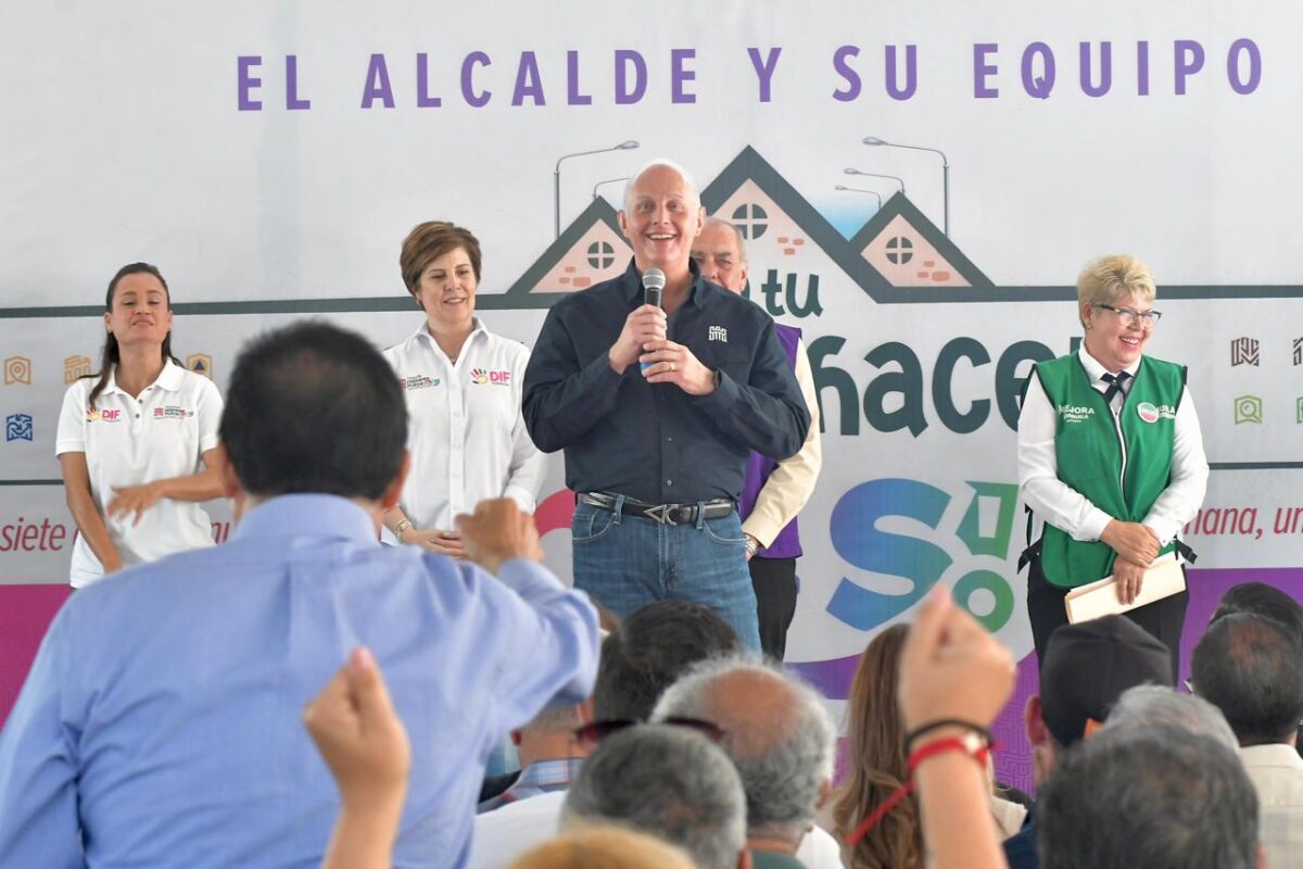 Román Alberto Cepeda González entrega rehabilitación de la Plaza Madero