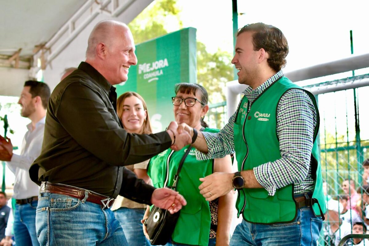 Román Alberto Cepeda González entrega cinco canchas de fútbol en la Línea Verde