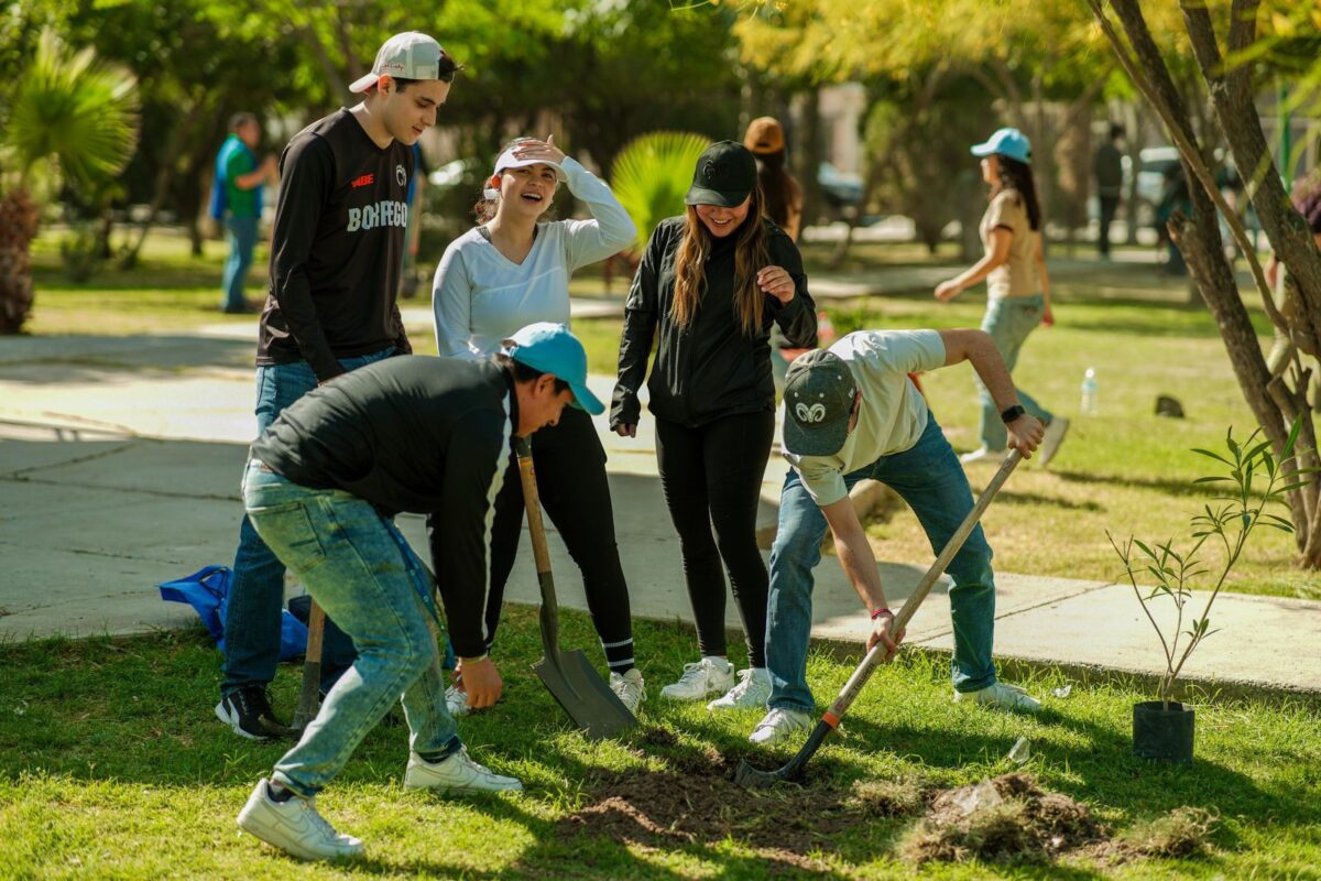 Torreón refuerza su compromiso ambiental con acciones de reforestación y donación de árboles y plantas