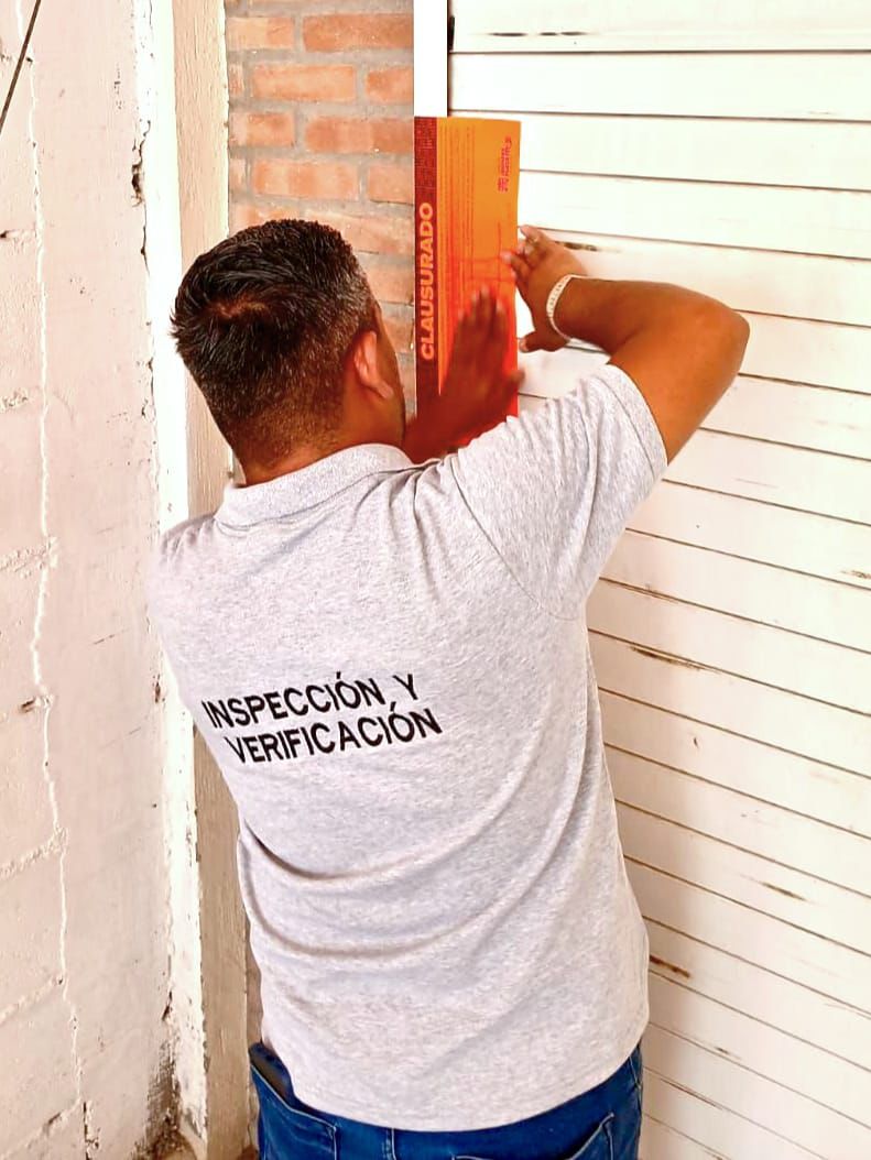 Clausuran negocio de comida por condiciones insalubres y falta de documentación