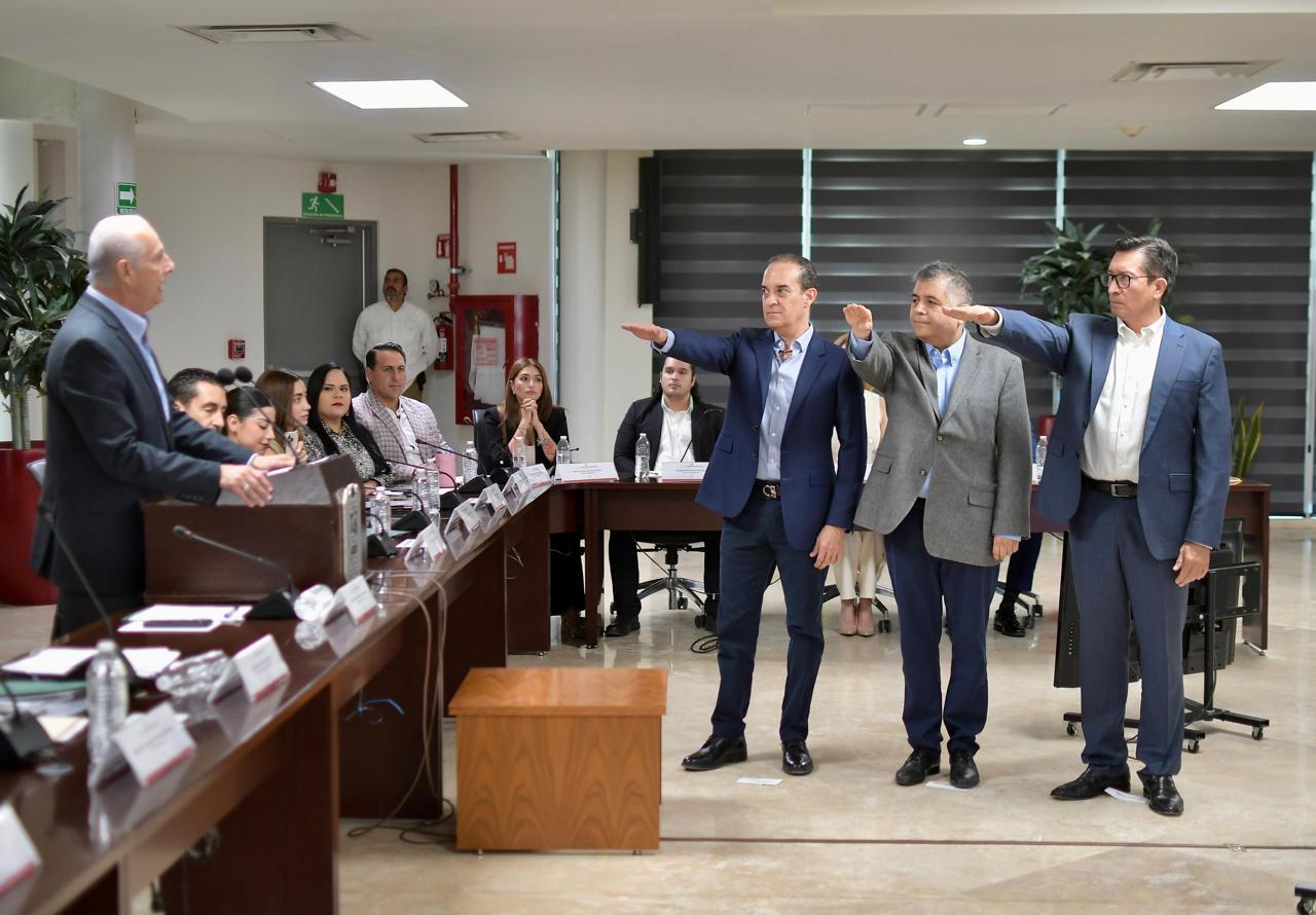 Román Alberto Cepeda González toma protesta a los nuevos encargados de la Secretaría del Ayuntamiento, Tesorería y Contraloría