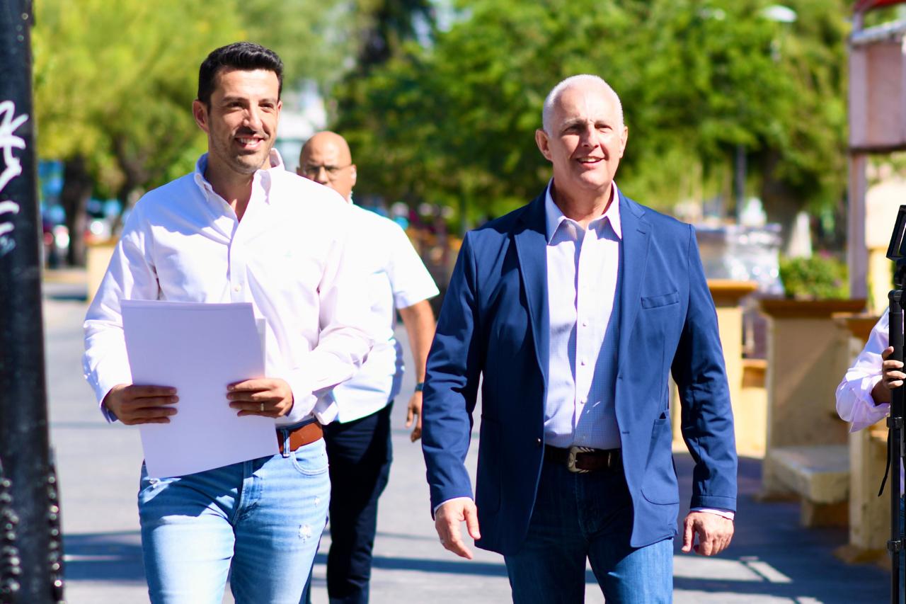 Román Alberto Cepeda González supervisa obras de remodelación y la nueva área de juegos infantiles en la Alameda Zaragoza
