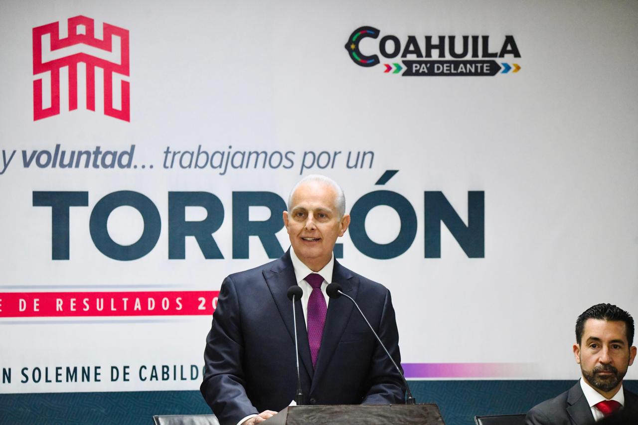 Román Alberto Cepeda González entrega al Cabildo el Primer Informe sobre el estado que guarda la actual Administración Pública Municipal