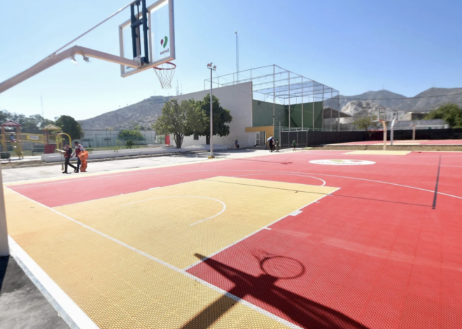 Román Cepeda entrega rehabilitación de cuatro canchas de básquetbol en la Deportiva Compresora