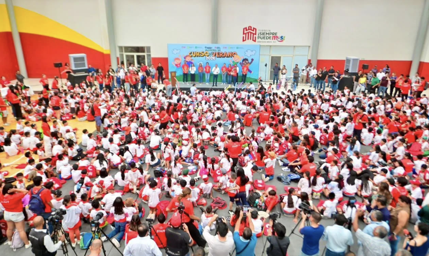 Miguel Riquelme clausura cursos de verano 2026 y promueve actividades para el bienestar infantil
